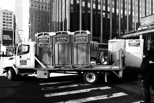 Best Porta potty delivery and setup  in Carthage, IL